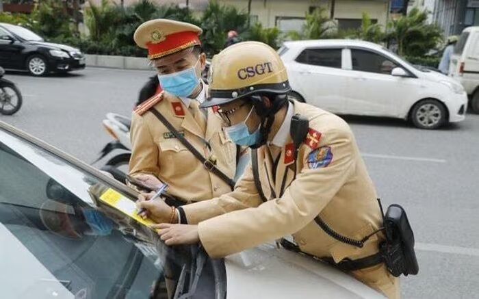 Cán bộ can thiệp trái phép vào xử lý vi phạm hành chính có thể bị bãi nhiệm.