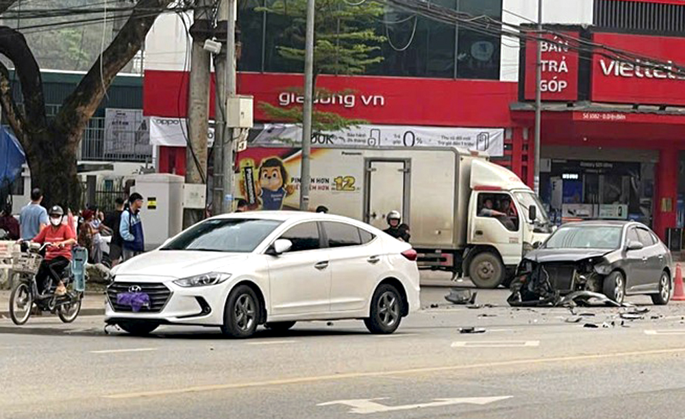 Hiện trường 1 vụ va chạm giao thông trên địa bàn thành phố Yên Bái.
