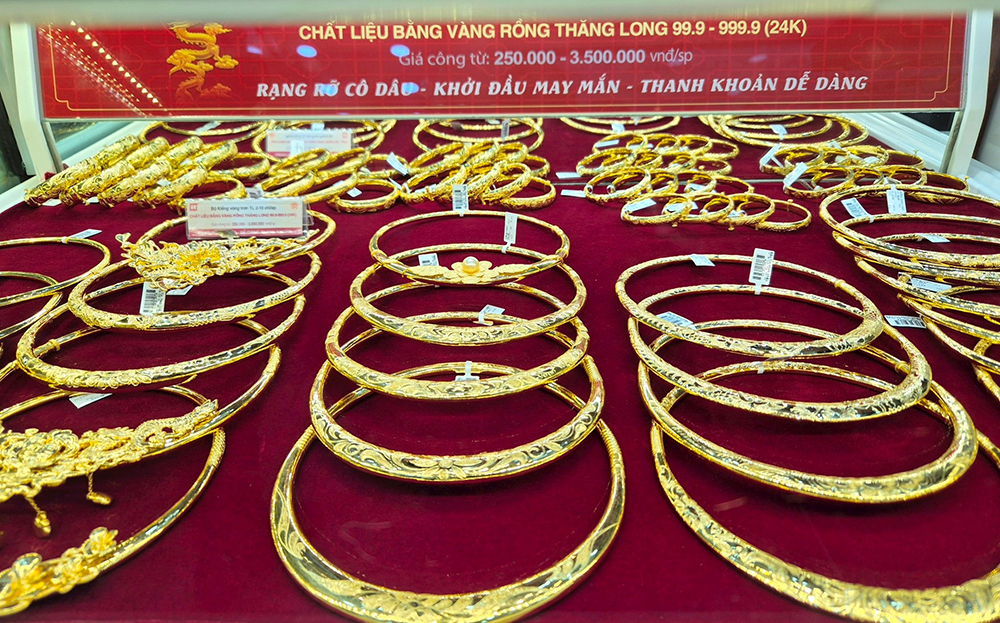 Giá vàng tăng lên sát mốc 123 triệu đồng/lượng.