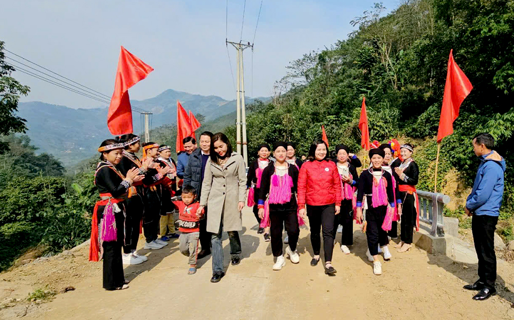 Những chiếc cầu dân sinh kiên cố đáp ứng nhu cầu đi lại của người dân.