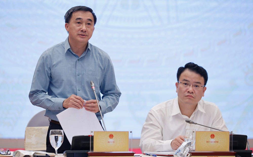 Thứ trưởng Bộ Y tế Trần Văn Thuấn trả lời tại họp báo Chính phủ chiều 6/5.