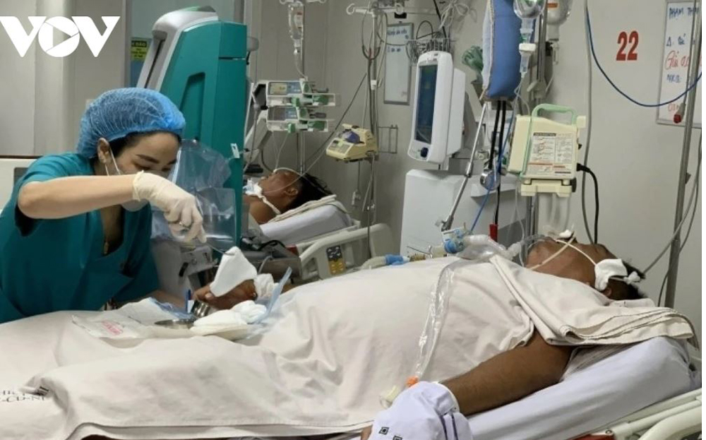 Bệnh nhân mắc sốt xuất huyết đang được điều trị tại Bệnh viện Bệnh nhiệt đới TP.HCM