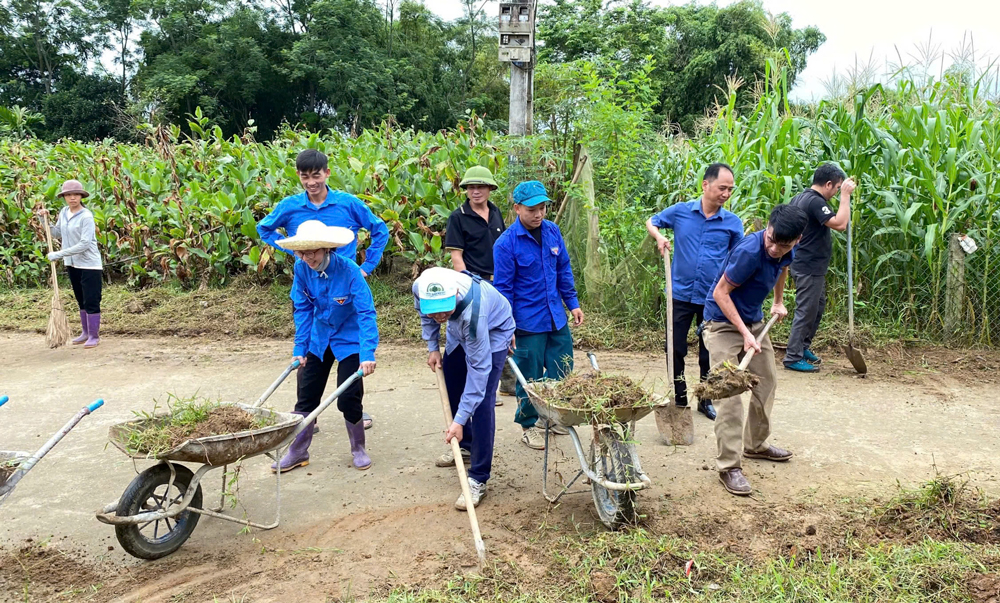 Tuổi trẻ Trấn Yên tham gia Ngày thứ Bảy cùng dân tại xã Quy Mông.