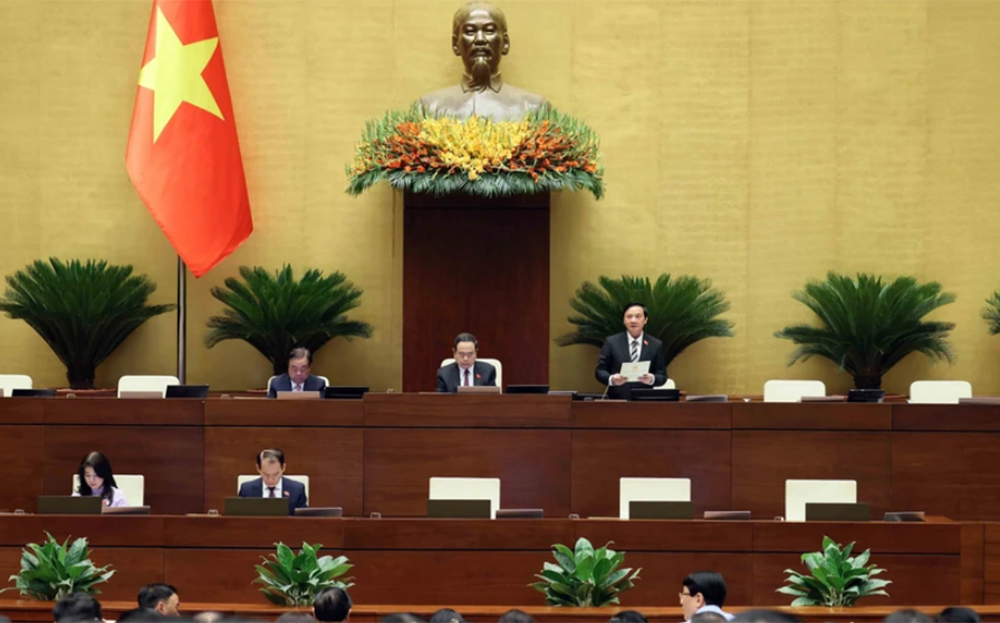 Phó Chủ tịch Quốc hội Nguyễn Khắc Định điều hành phiên họp sáng 8/5.