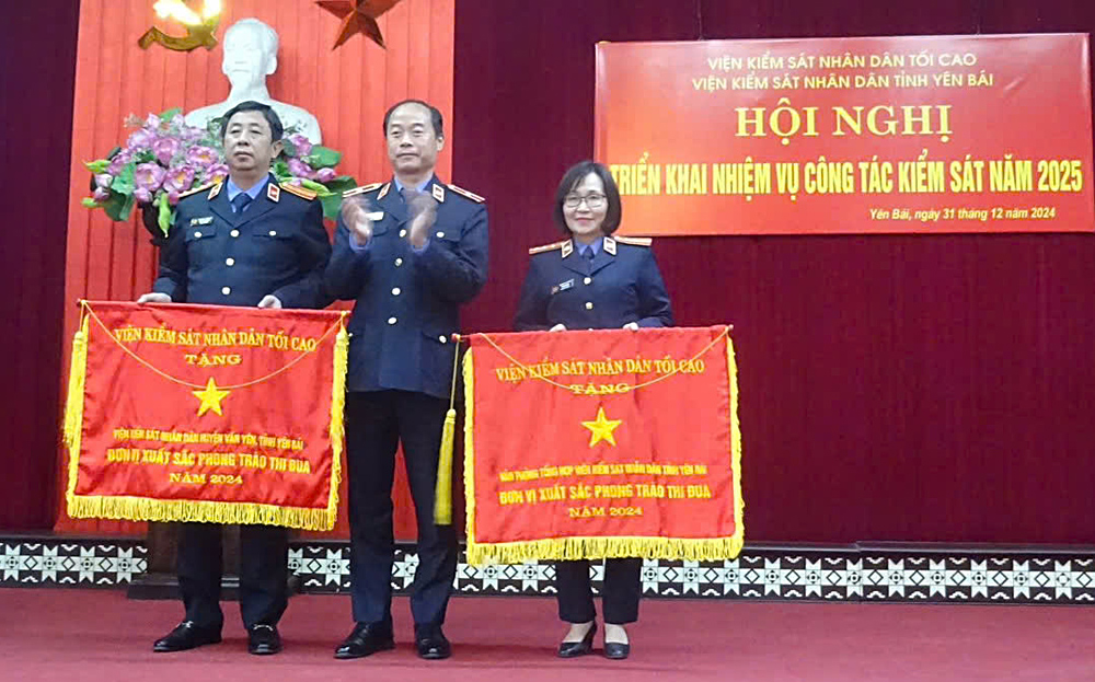 Trong những năm qua cán bộ, công chức ngành kiểm sát Yên Bái ra sức học tập, nâng cao bản lĩnh chính trị, trình độ chuyên môn, giữ gìn phẩm chất đạo đức.