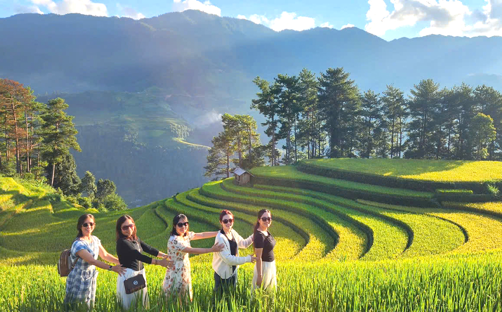 Mù Cang Chải trở thành điểm đến thu hút khách du lịch nhờ khai thác hiệu quả thế mạnh cảnh quan thiên nhiên.