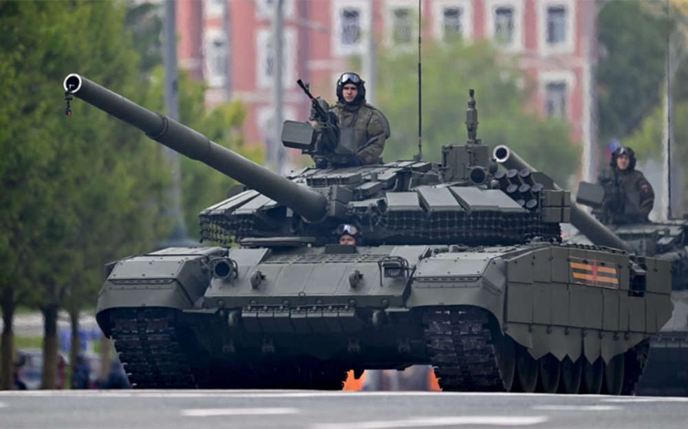 Xe tăng T-72B3M Nga di chuyển tới Quảng trường Đỏ để tham gia tổng duyệt hôm 7/5.
