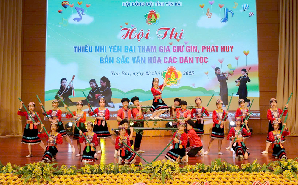 Thiếu nhi Yên Bái tham gia Hội thi Thiếu nhi tham gia giữ gìn, phát huy bản sắc văn hoá các dân tộc.