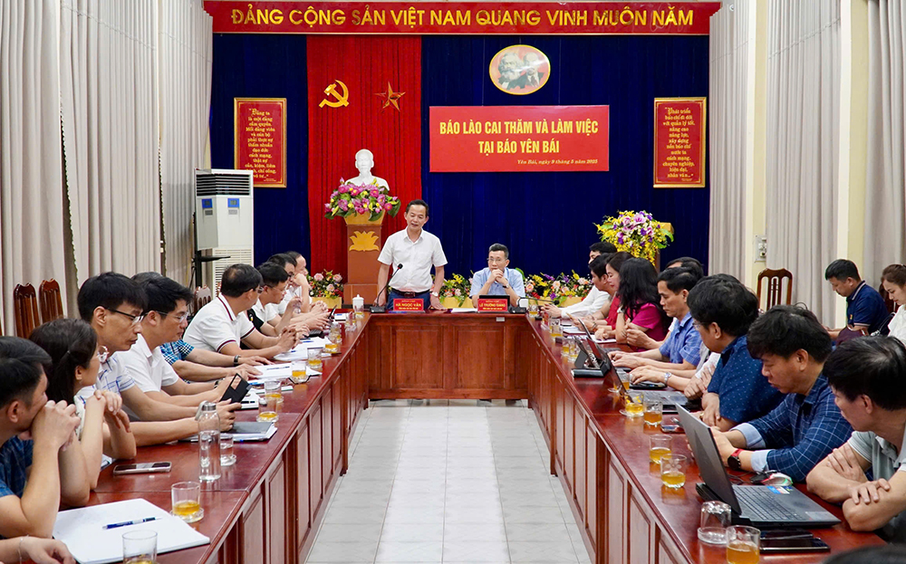 Đồng chí Hà Ngọc Văn - Ủy viên BCH tỉnh ủy, Tổng biên tập Báo Yên Bái  phát biểu tại buổi làm việc.