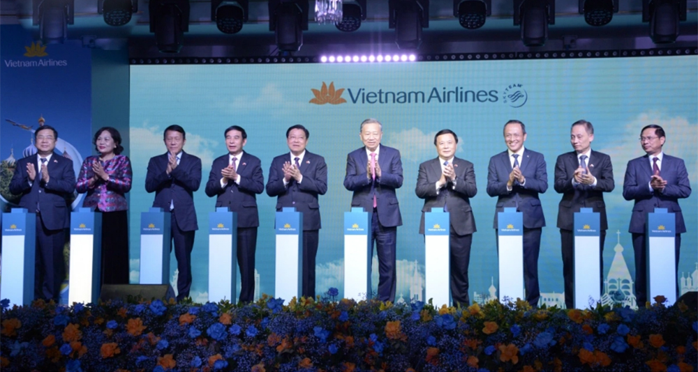 Tổng Bí thư Tô Lâm cùng nhiều lãnh đạo bộ, ngành ấn nút khai trương đường bay thẳng