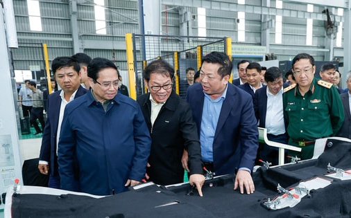 Thủ tướng đề nghị Thaco nghiên cứu sản xuất tàu đường sắt tốc độ cao.