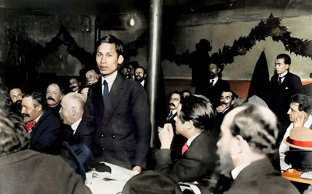 Lãnh tụ Nguyễn Ái Quốc tại Hội nghị Versailles, Pháp, năm 1919.
