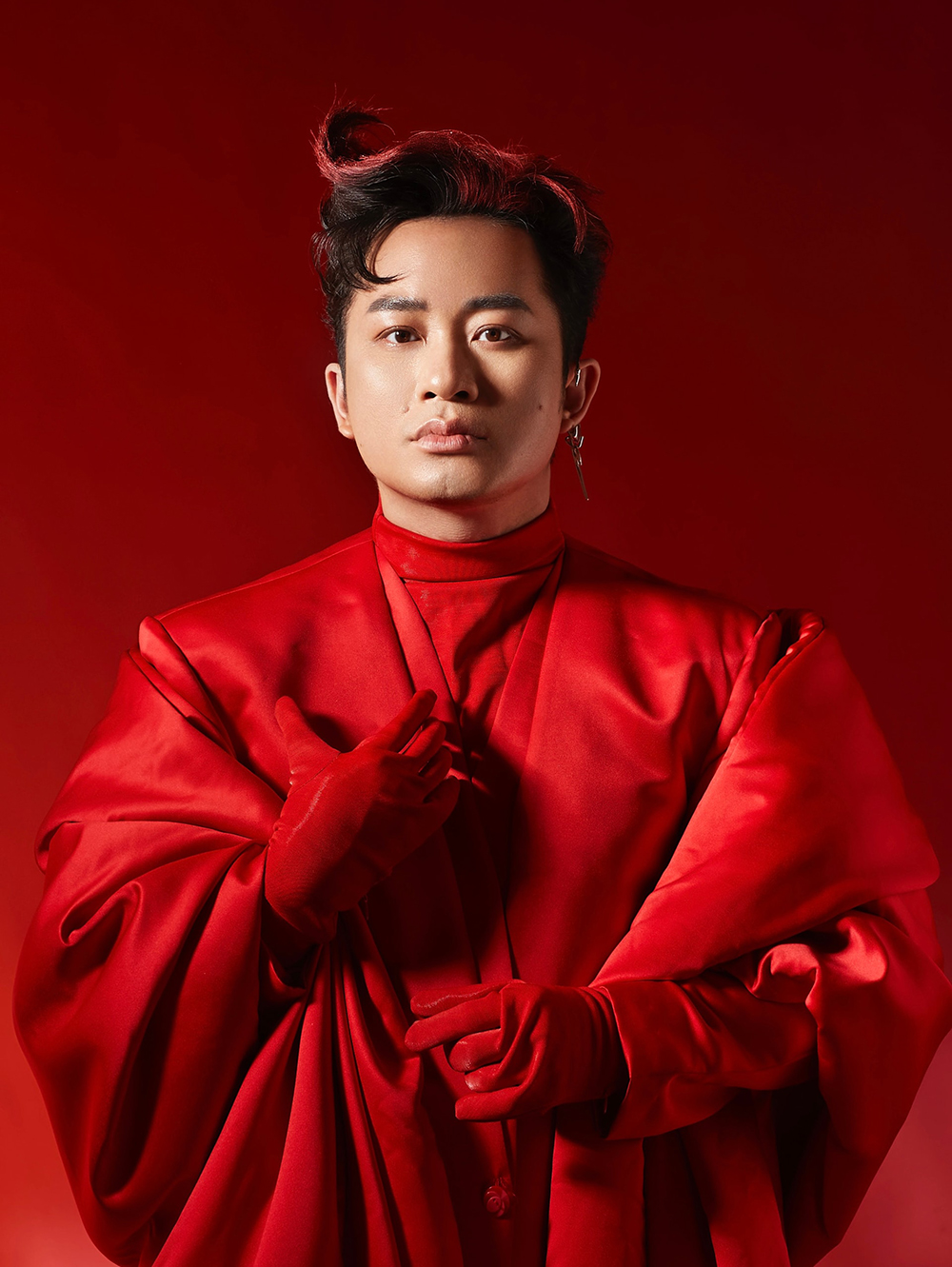 Tùng Dương là một trong những nam ca sĩ có ảnh hưởng sâu rộng nhất của âm nhạc Việt Nam đương đại.