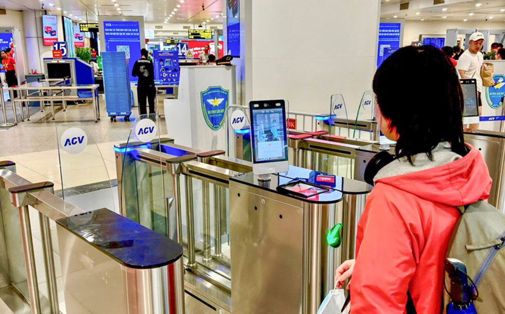 Khách đi sân bay được làm thủ tục thông qua VNeID