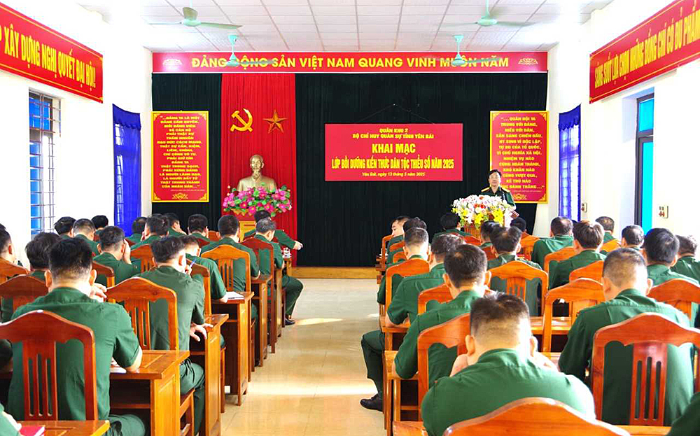Quang cảnh lớp bồi dưỡng kiến thức dân tộc đối tượng 3.
