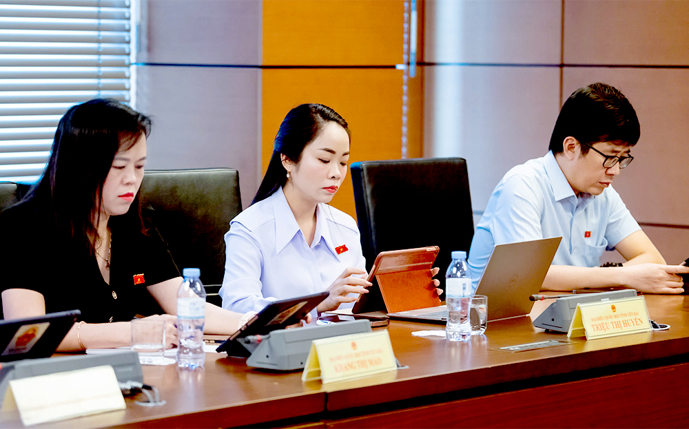 Đại biểu Quốc hội tỉnh Yên Bái tham dự phiên thảo luận chiều 15/5