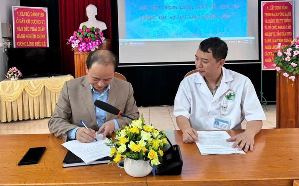 Đảng bộ Bệnh viện Đa khoa khu vực Nghĩa Lộ ký cam kết xây dựng mô hình 05 về cán bộ, y bác sĩ thực hiện lề lối làm việc, phục vụ, hướng tới sự hài lòng của người bệnh.