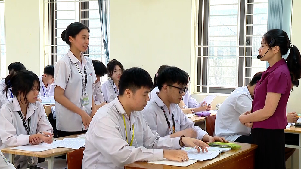 Thầy và trò Trường THPT Nguyễn Huệ, thành phố Yên Bái tập trung ôn luyện chuẩn bị tốt cho kỳ thi tốt nghiệp THPT 2025.