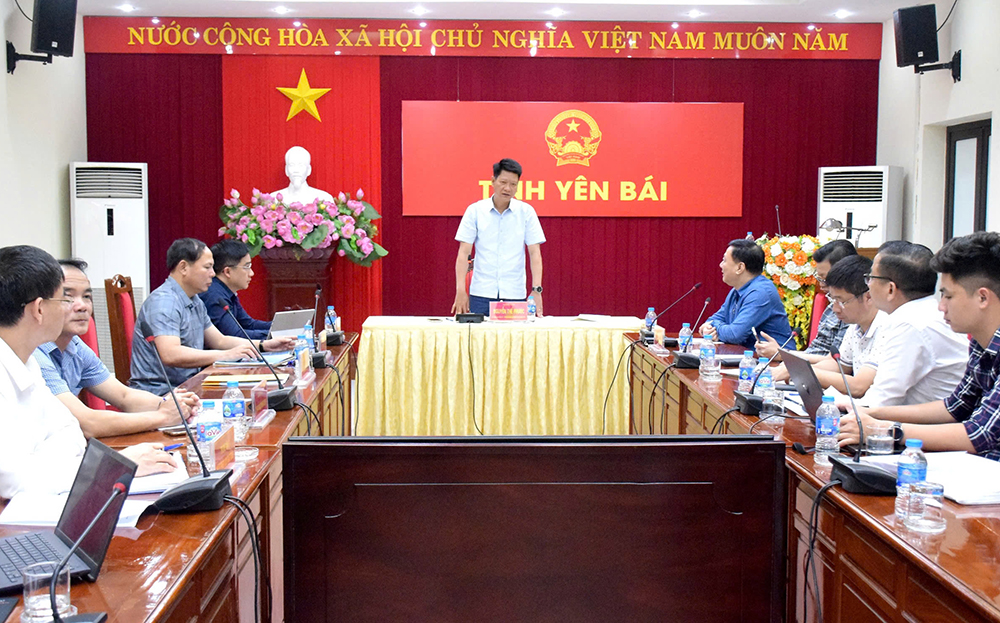 Đồng chí Nguyễn Thế Phước - Phó Chủ tịch Thường trực UBND tỉnh chủ trì cuộc họp với Công ty cổ phần Foodinco Quy Nhơn về tiến độ Dự án Khu đô thị mới, khu đô thị sinh thái Thịnh Hưng 1 và Thịnh Hưng 2.