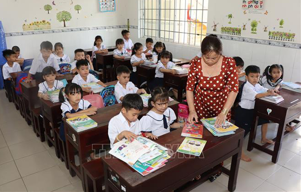 Giờ học của học sinh lớp 1, Trường tiểu học Him Lam ( Vị Thanh, Hậu Giang).