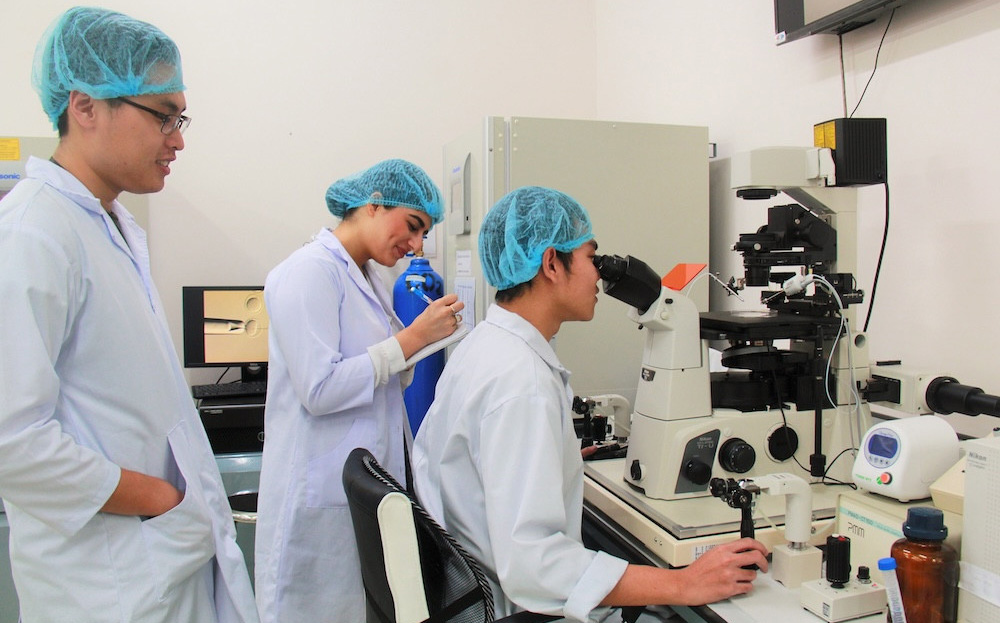Nhà khoa học ở Đại học Quốc gia TPHCM.