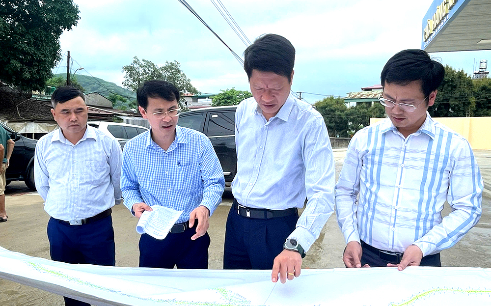 Phó Chủ tịch Thường trực UBND tỉnh Nguyễn Thế Phước kiểm tra tiến độ một số công trình trọng điểm.