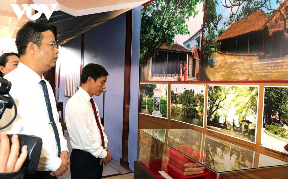 Khai mạc triển lãm 'Không gian di sản văn hóa Chủ tịch Hồ Chí Minh ở Huế'.