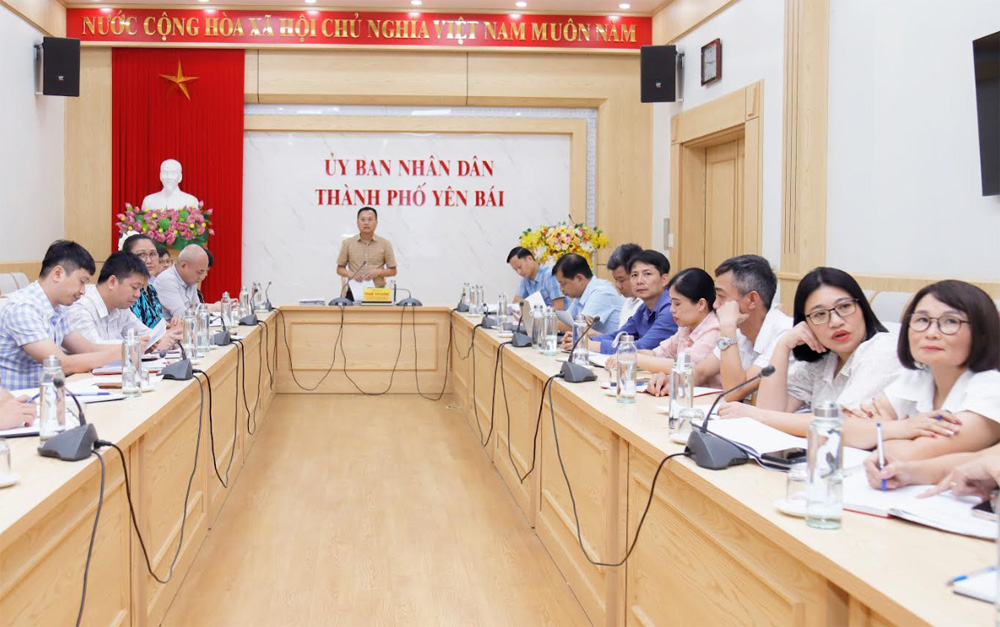 Quang cảnh Hội nghị triển khai nhiệm vụ thu hồi đất, bồi thường, giải phóng mặt bằng Dự án đầu tư xây dựng tuyến đường sắt Lào Cai - Hà Nội - Hải Phòng, đoạn qua thành phố Yên Bái.