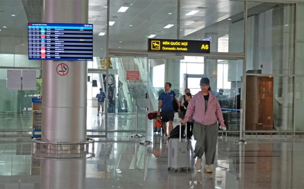 Hành khách tại nhà ga Sân bay Liên Khương.