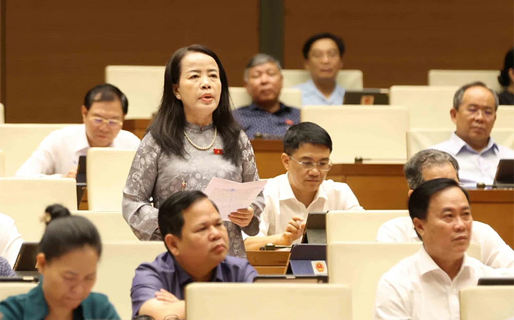 Các đại biểu thảo luận tại Kỳ họp thứ 9, Quốc hội khóa XV.