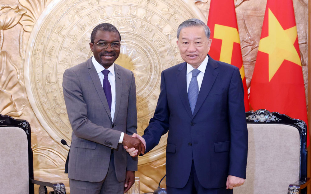 ổng Bí thư Tô Lâm tiếp ông Lazare Eloundou Assomo, Giám đốc Trung tâm Di sản thế giới của UNESCO.