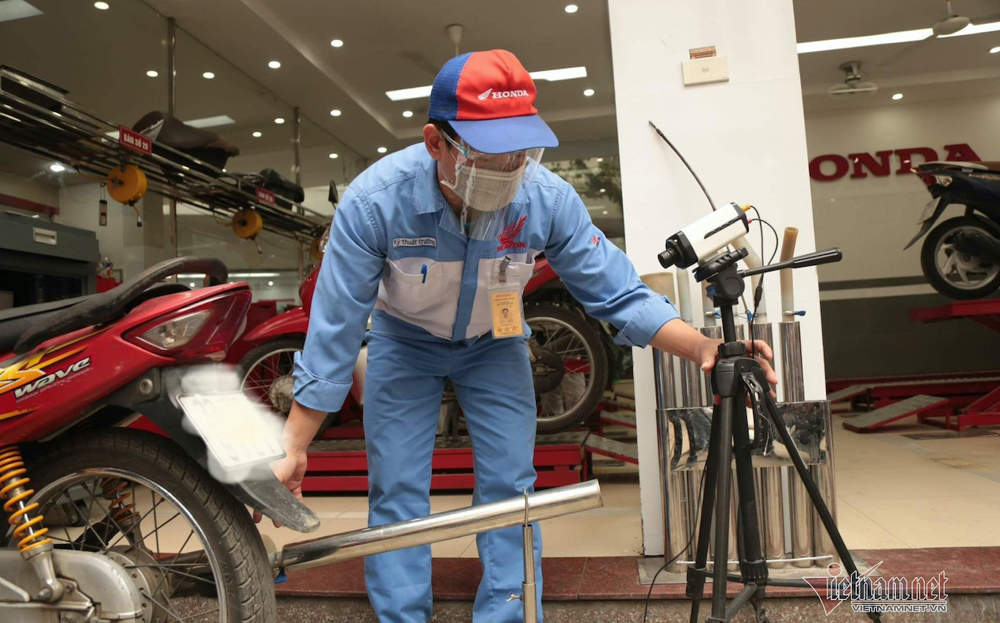 Đo khí thải xe máy.