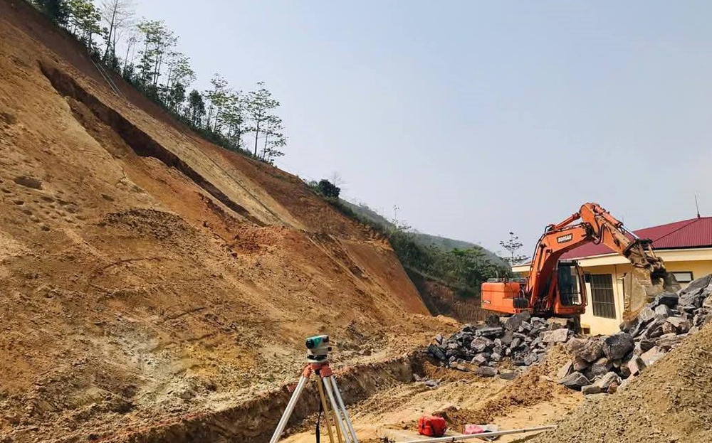 Huyện link vào dafabet xử lý kè taluy dương tại Trường Mầm non Sùng Đô trước mùa mưa bão năm 2025.