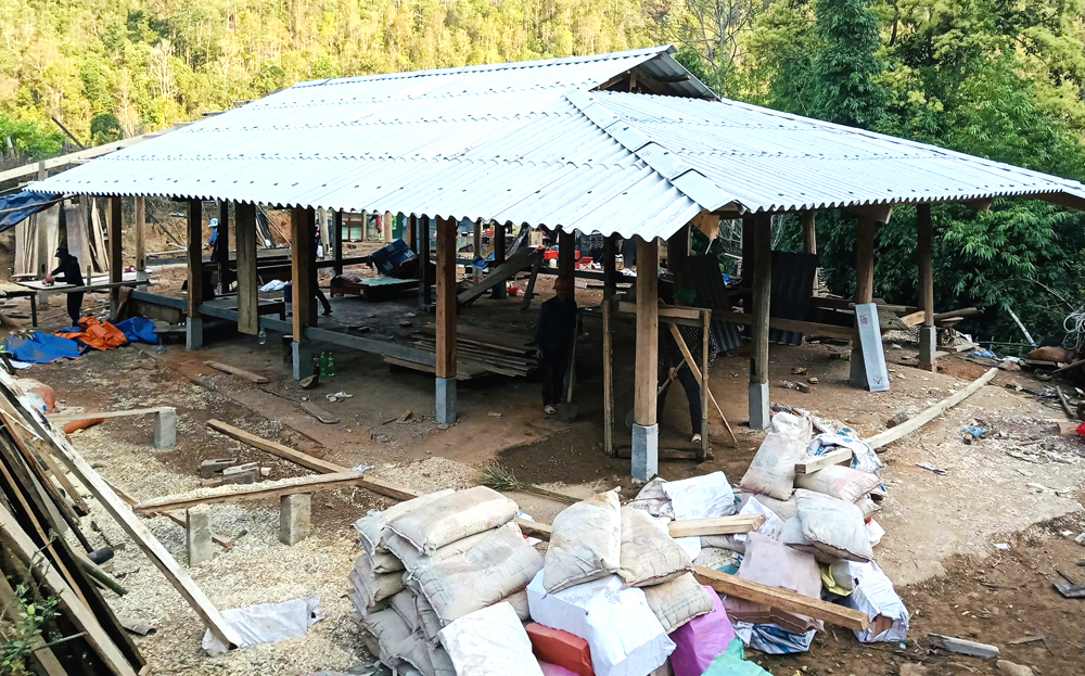 Hộ nghèo xã Hồ Bốn, huyện Mù Cang Chải được hỗ trợ xóa nhà tạm, nhà dột nát.
