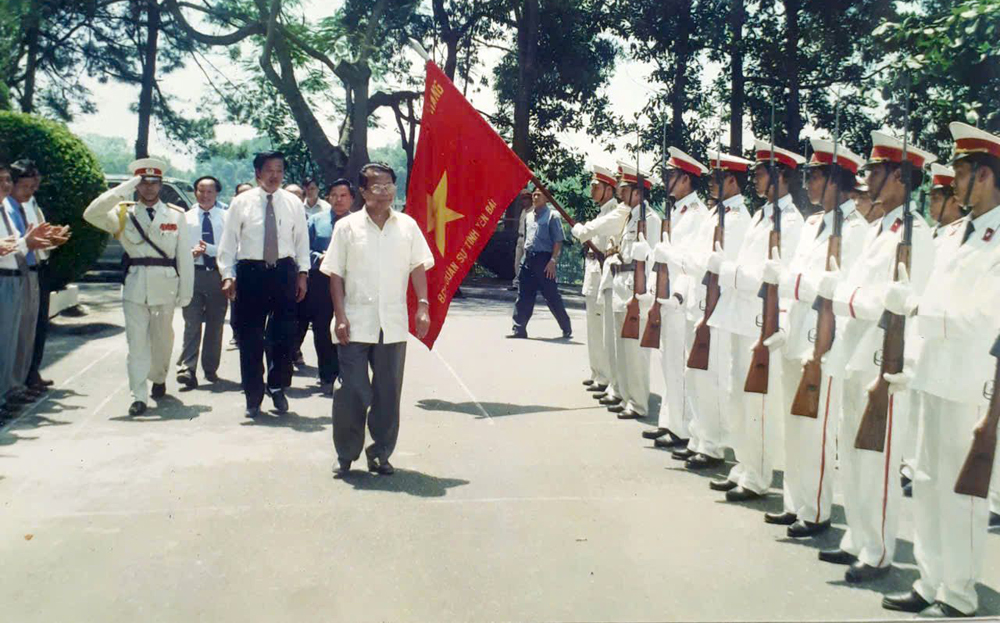 Nguyên Chủ tịch Trần Đức Lương đến làm việc tại Tỉnh ủy Yên Bái năm 1997.