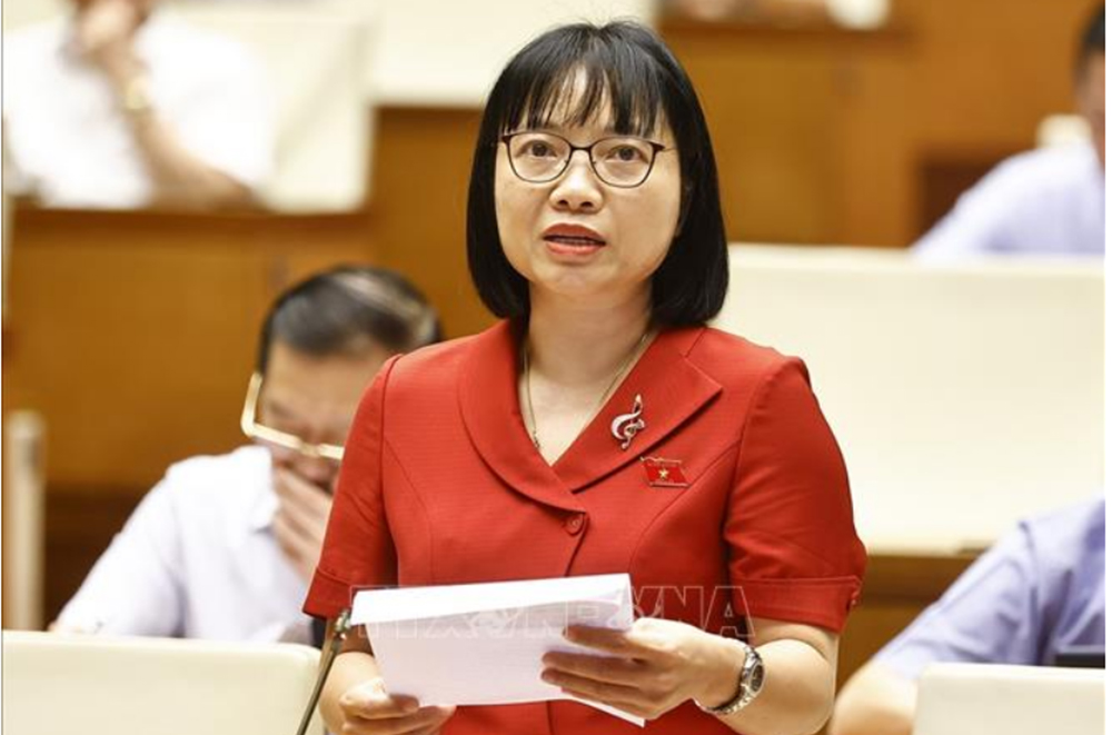 Đại biểu Quốc hội tỉnh Hải Dương Nguyễn Thị Việt Nga phát biểu tại Quốc hội.