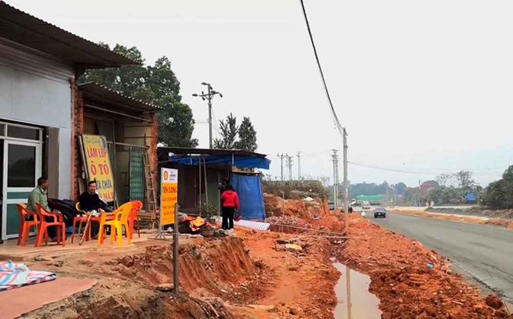 Nhiều hộ dân tích cực tham gia giải phóng mặt bằng giúp đơn vị đầu tư nhanh chóng thực hiện nâng cấp Quốc lộ 32C đoạn Hiền Lương - Thành phố Yên Bái