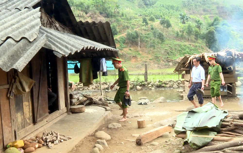 Công an chính quy về xã thường xuyên nắm địa bàn, góp phần giữ vững ổn định an ninh trật tự xã hội