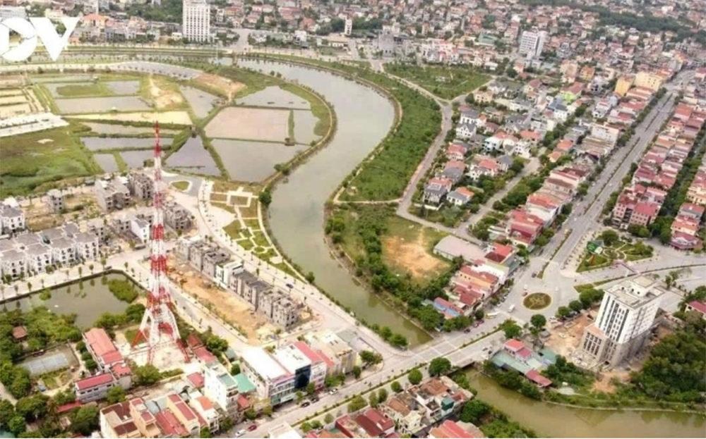 Nhiều ý kiến cho rằng, cần quy định rõ phân cấp, phân quyền giữa Trung ương và địa phương, đồng thời tăng cường phân cấp mạnh hơn cho địa phương.