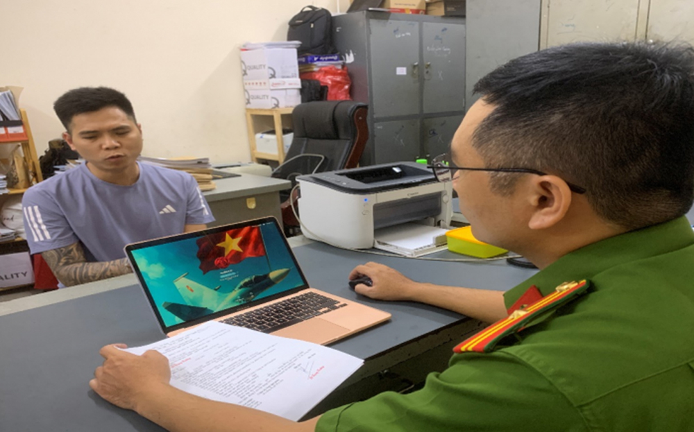 Công an làm việc với đối tượng Hùng.