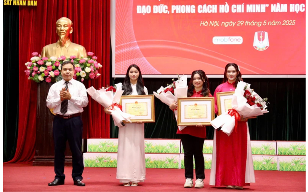 Các thí sinh đoạt giải Nhất cuộc thi.