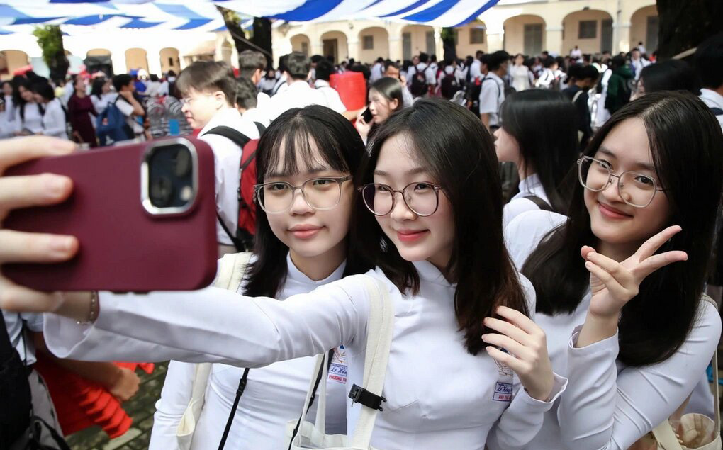 Học sinh, sinh viên thuộc nhóm tham gia BHYT bắt buộc.