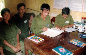 Công an xã Quy Mông triển  khai kế hoạch giữ gìn ANTT thôn bản.
