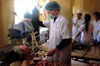 6 bệnh nhân được cấp cứu tại khoa Hồi sức cấp cứu Bệnh viện Đa khoa khu vực Nghĩa Lộ.
