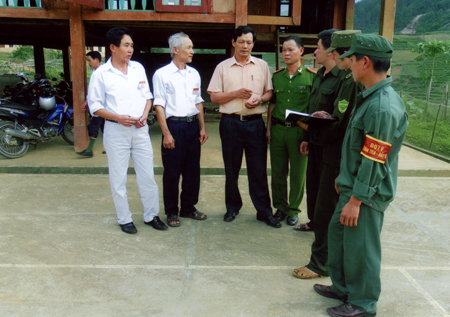 Ban công an thị trấn Trạm Tấu triển khai kế hoạch phòng chống tội phạm trên địa bàn.