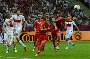 Alan Dzagoev ghi bàn mở tỷ số ở trận Ba Lan - Nga