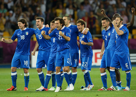 Italia đang thuận lợi trên con đường giành vé dự World Cup 2014
