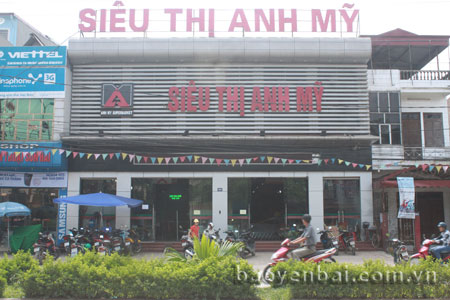 Siêu thị Anh Mỹ đáp ứng nhu cầu mua sắm của người dân.