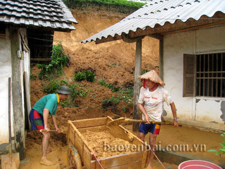 Ở Yên Bái còn nhiều hộ dân có nguy cơ bị ảnh hưởng do sạt lở taluy trong mùa mưa bão.
(Ảnh: Khánh Linh)