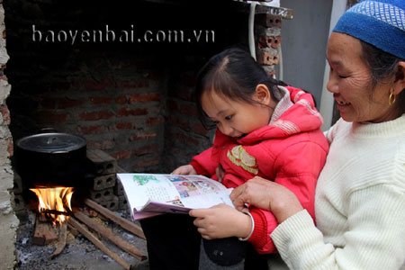 Bên bà.
(Ảnh: Đoàn Thanh Hà)